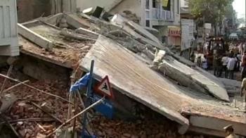 Video : Hyderabad: Building next to school falls; 4 dead