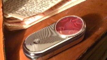 Cell Guru: Review Motorola's luxury phone Aura