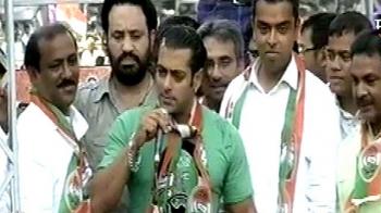 Salman campaigns for Milind Deora