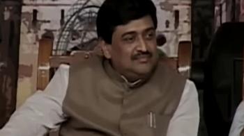 Chavan avoids sharing dais with Amitabh