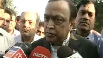 Video : Oil Minister Murli Deora reaches Jaipur