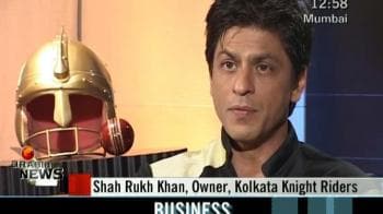 Video : SRK apologises to Gavaskar
