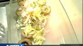 Video : Feeding Frenzy at Paharpur Business Centre