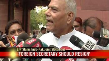 Video : 'Foreign secretary should resign'