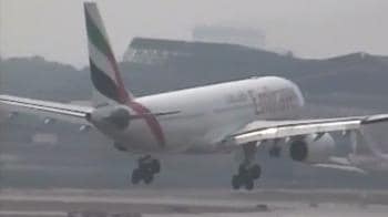 Video : Mumbai: Terror scare on Dubai-bound Emirates flight