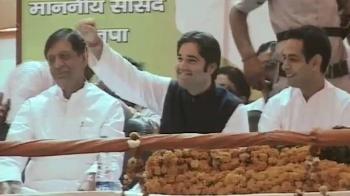 Gandhi vs Gandhi, as Varun arrives in UP Gandhi vs Gandhi, as Varun arrives in UP