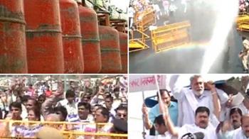 Delhi: Rs 25 more for gas cylinders, not Rs 40