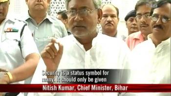 Nitish takes a swipe at Lalu over security issue