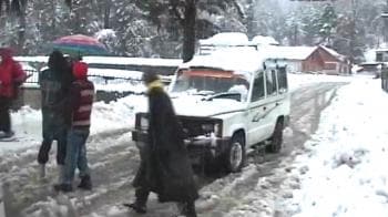 Video : 400 feared trapped in J&K avalanche