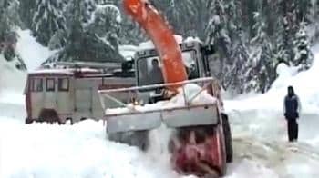Video : 17 jawans killed in Kashmir avalanche, 400+ rescued
