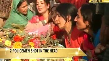 Militants shoot down policemen in Srinagar