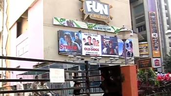 Shah Rukh's film: Multiplexes back out?