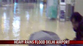 Video : Heavy rains flood Delhi airport