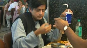 Tharoor tweet not sweet, says Congress