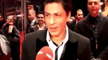 Video : SRK walks the red carpet in Berlin