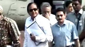 Video : Chidambaram visits Lalgarh to assess anti-Naxal operations