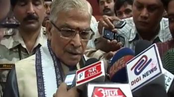 M M Joshi backs Ramesh on convocation gowns