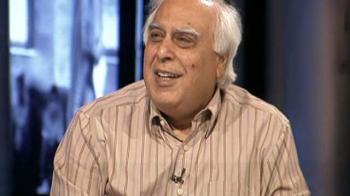 Mayawati should not politicise the RTE issue: Sibal