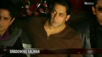 Video : Salman's friendly gesture