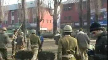 Video : Srinagar: 30 injured in clash with police