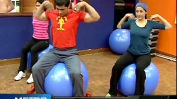Video : Lifting light weights to stay fit!
