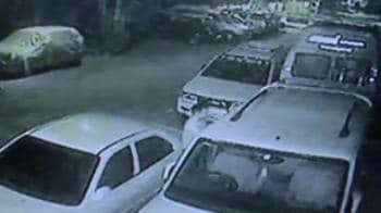 Video : Man installs CCTV inside car, catches thief