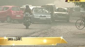 Video : Smog covers Delhi; causes train accident