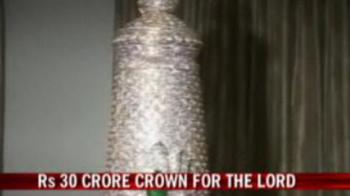 Gold crown to Lord Balaji