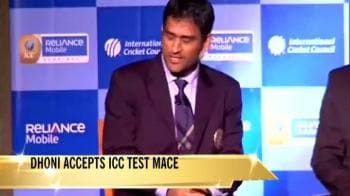 Video : Dhoni presented with ICC Test championship mace