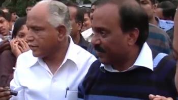 Video : BJP crisis over: Reddys, Yeddy join hands