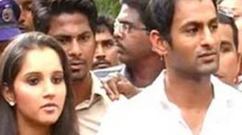 Sania's Shoaib finally divorces first wife