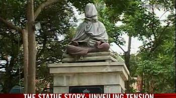 The statue story: Unveiling tension