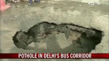 Video : 8-feet pothole on Delhi's BRT corridor