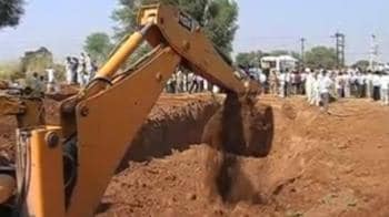 Video : Rajasthan: 5-yr-old falls into borewell