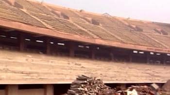 Video : Nehru Stadium far from ready: Worried official