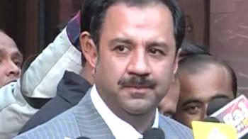 Ruchika's father, lawyer meet Chidambaram