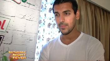 Dhoni comes to John's aid