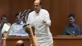 After being hit for his Hindi oath, Azmi now gets death threat