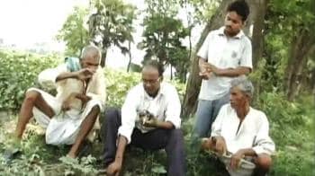 Video : Social Entrepreneur from Bihar asks Pranab Babu