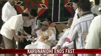 Video : Karunanidhi calls off fast over Lankan Tamil issue