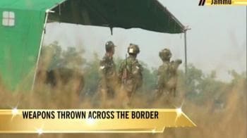 Video : New militant trick: Throw arms over border