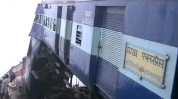 Video : Train accident near Etawah, UP: 13 injured
