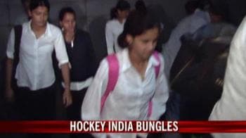 Video : Women's hockey team's flight hassle