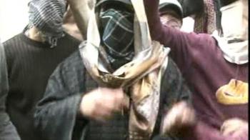 Stone-throwers call for Kashmir strike