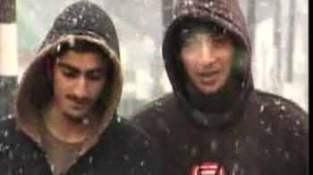 Season's first snowfall in Srinagar