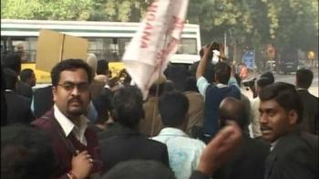 Pro-Telangana protesters breach security