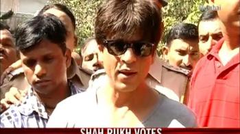 Video : Shah Rukh votes