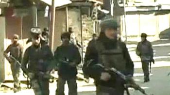 Video : Encounter on in Sopore, militants trap, kill Captain
