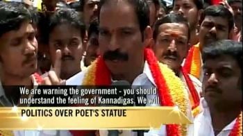 Video : Politics over poet's statue