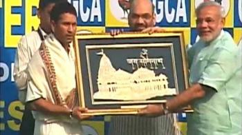 Video : Narendra Modi felicitates Sachin